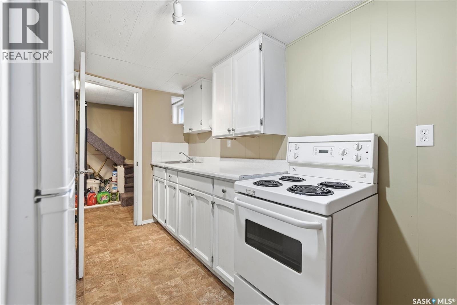 1117 15Th Street E, Saskatoon, SK - Indoor Photo Showing Kitchen