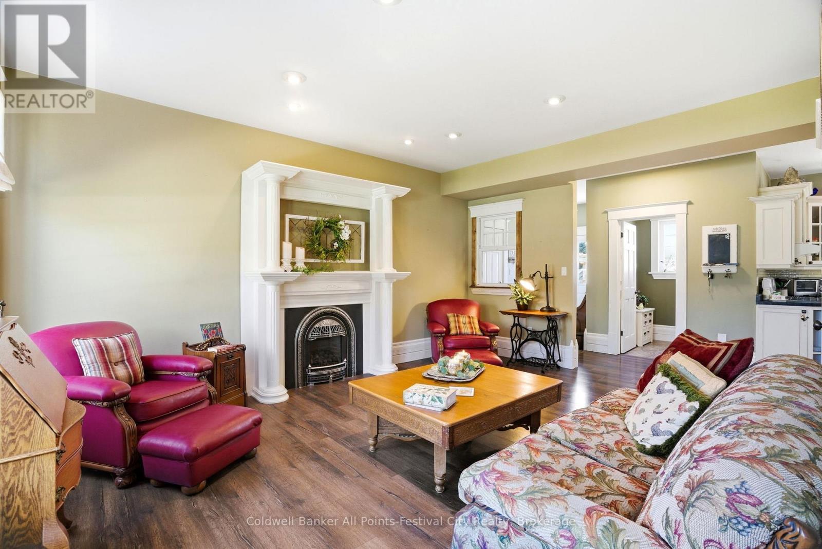 36603 Maitland Avenue, Goderich (Goderich (Town)), ON - Indoor Photo Showing Living Room With Fireplace