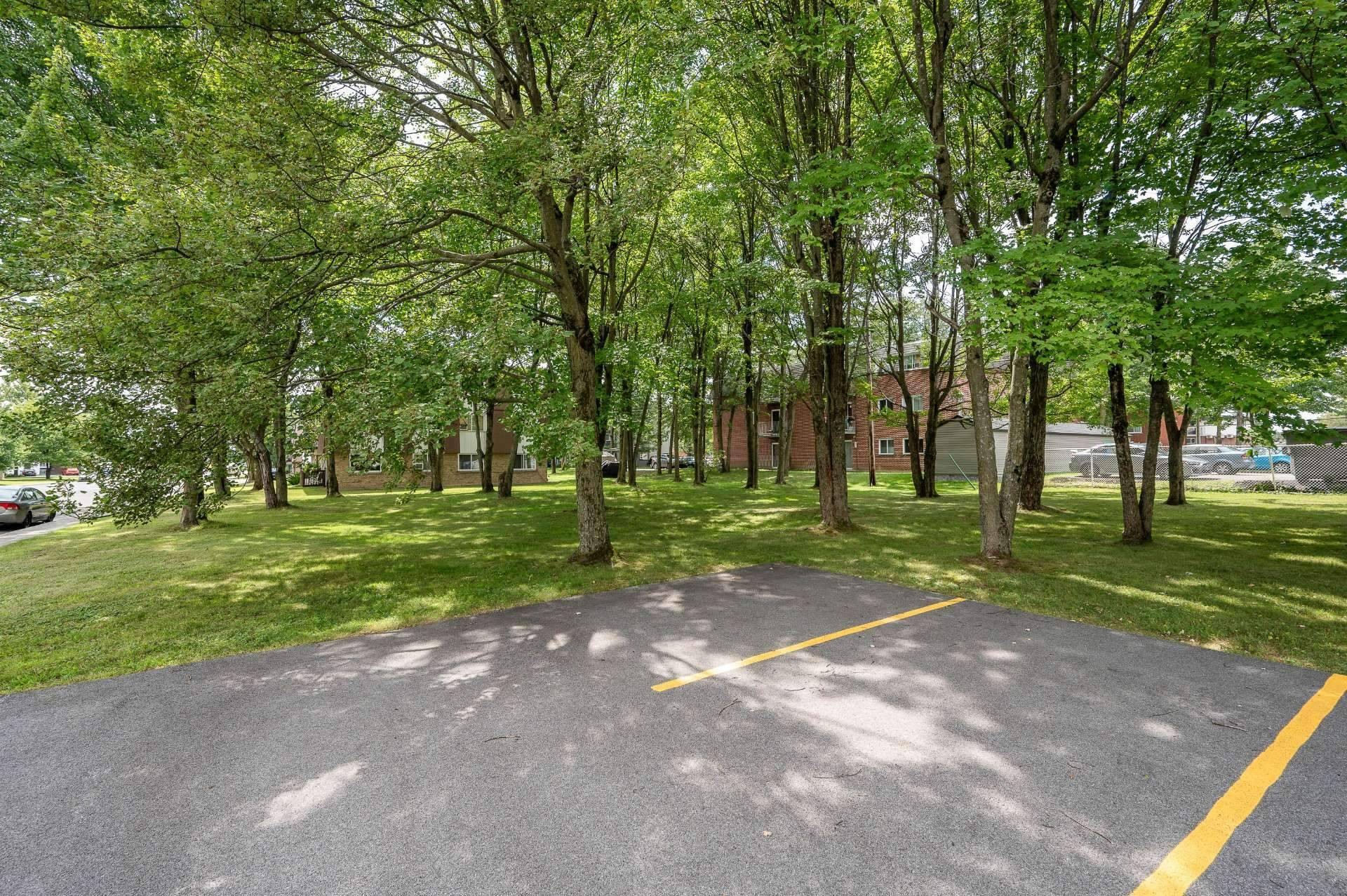 Courtyard - 369 - 370 Rue Desjardins N., Granby, QC - Outdoor