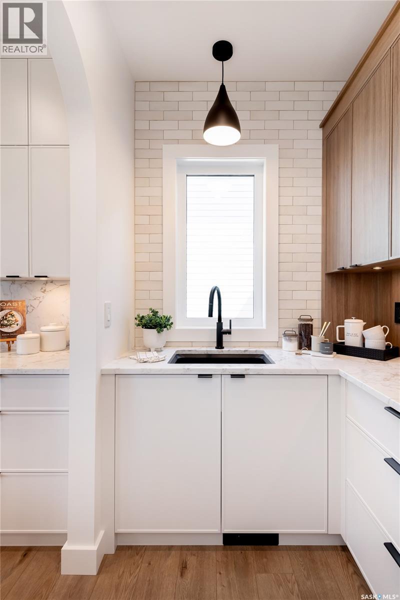 114 Cockcroft Manor, Saskatoon, SK - Indoor Photo Showing Kitchen
