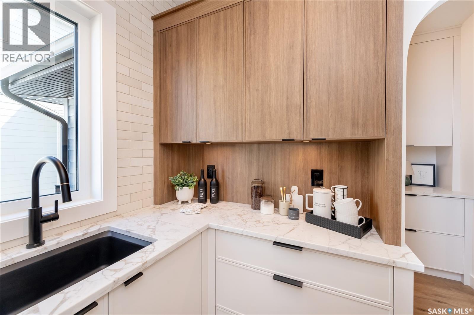 114 Cockcroft Manor, Saskatoon, SK - Indoor Photo Showing Kitchen