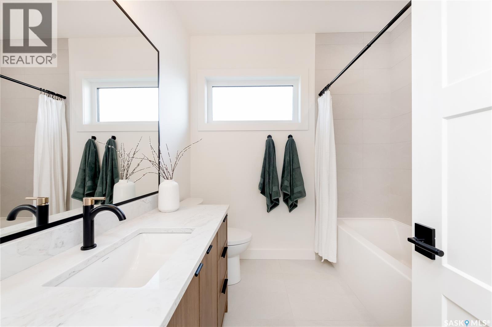 114 Cockcroft Manor, Saskatoon, SK - Indoor Photo Showing Bathroom