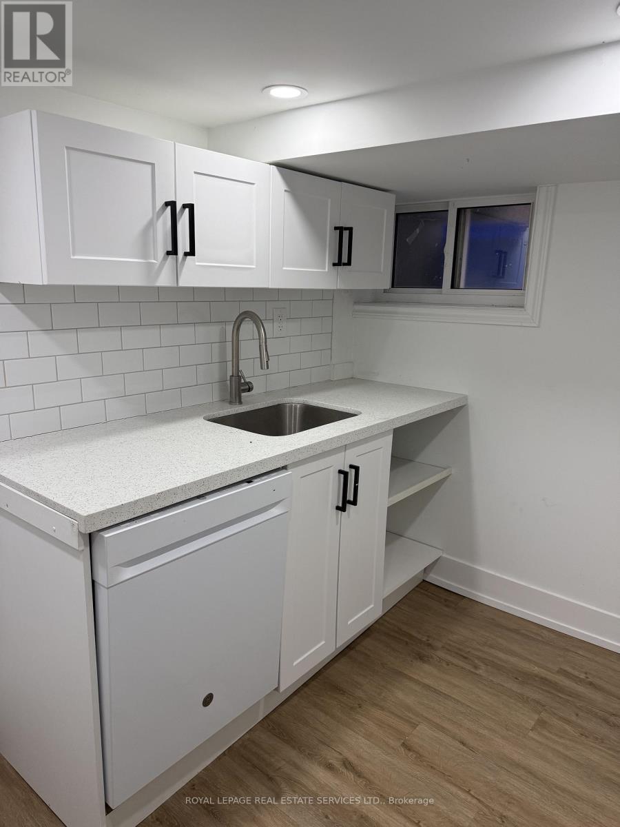 Lower - 38 North Oval, Hamilton, ON - Indoor Photo Showing Kitchen
