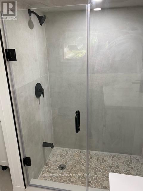 Lower - 38 North Oval, Hamilton, ON - Indoor Photo Showing Bathroom