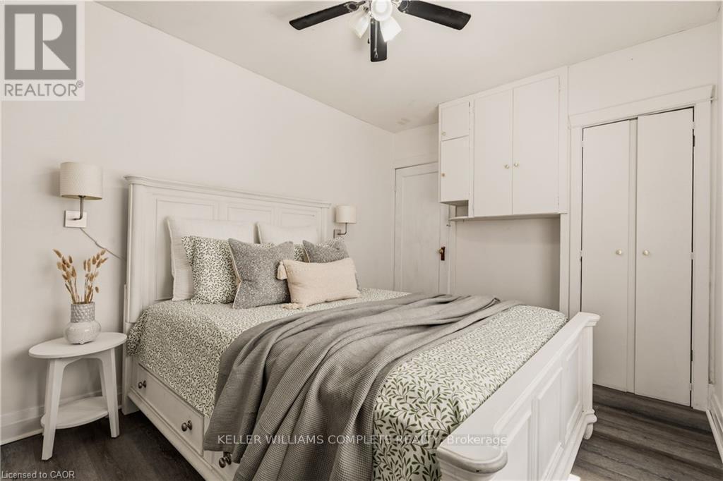 148 Huxley Avenue S, Hamilton, ON - Indoor Photo Showing Bedroom