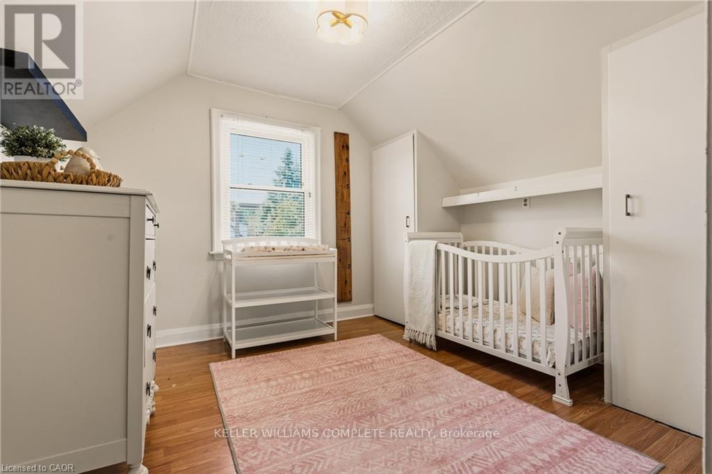 148 Huxley Avenue S, Hamilton, ON - Indoor Photo Showing Bedroom
