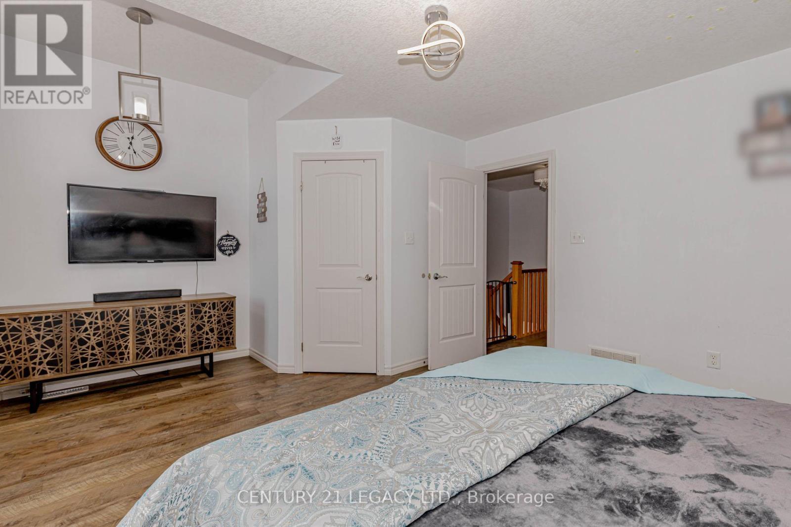 35 Oldfield Drive, Guelph, ON - Indoor Photo Showing Bedroom