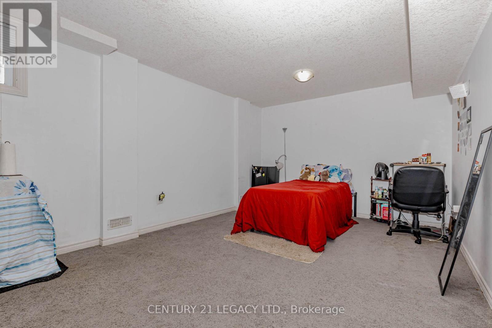 35 Oldfield Drive, Guelph, ON - Indoor Photo Showing Bedroom