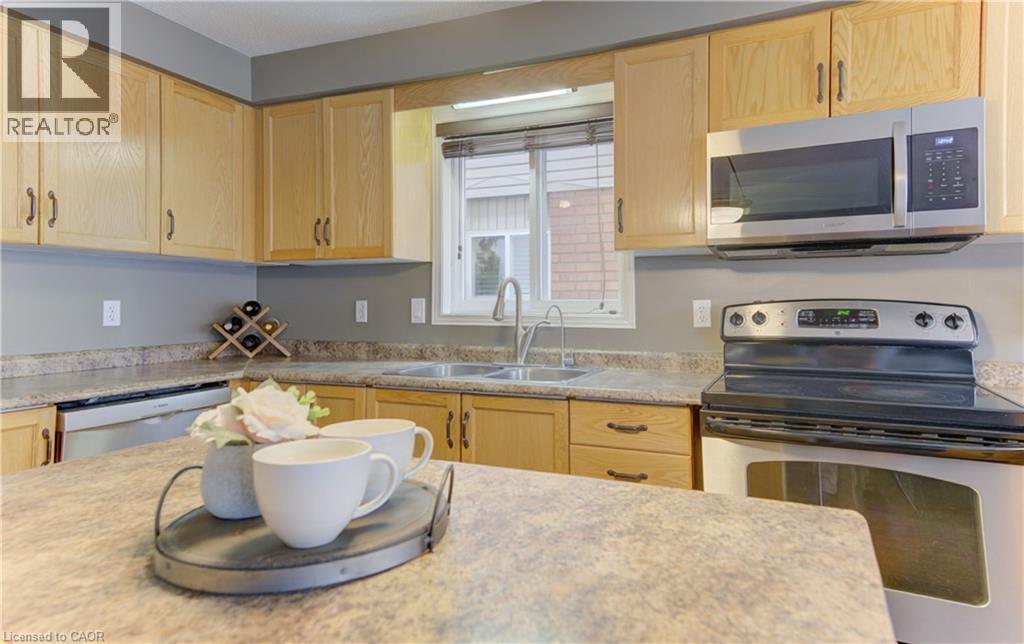 580 Canso Place, Waterloo, ON - Indoor Photo Showing Kitchen With Double Sink