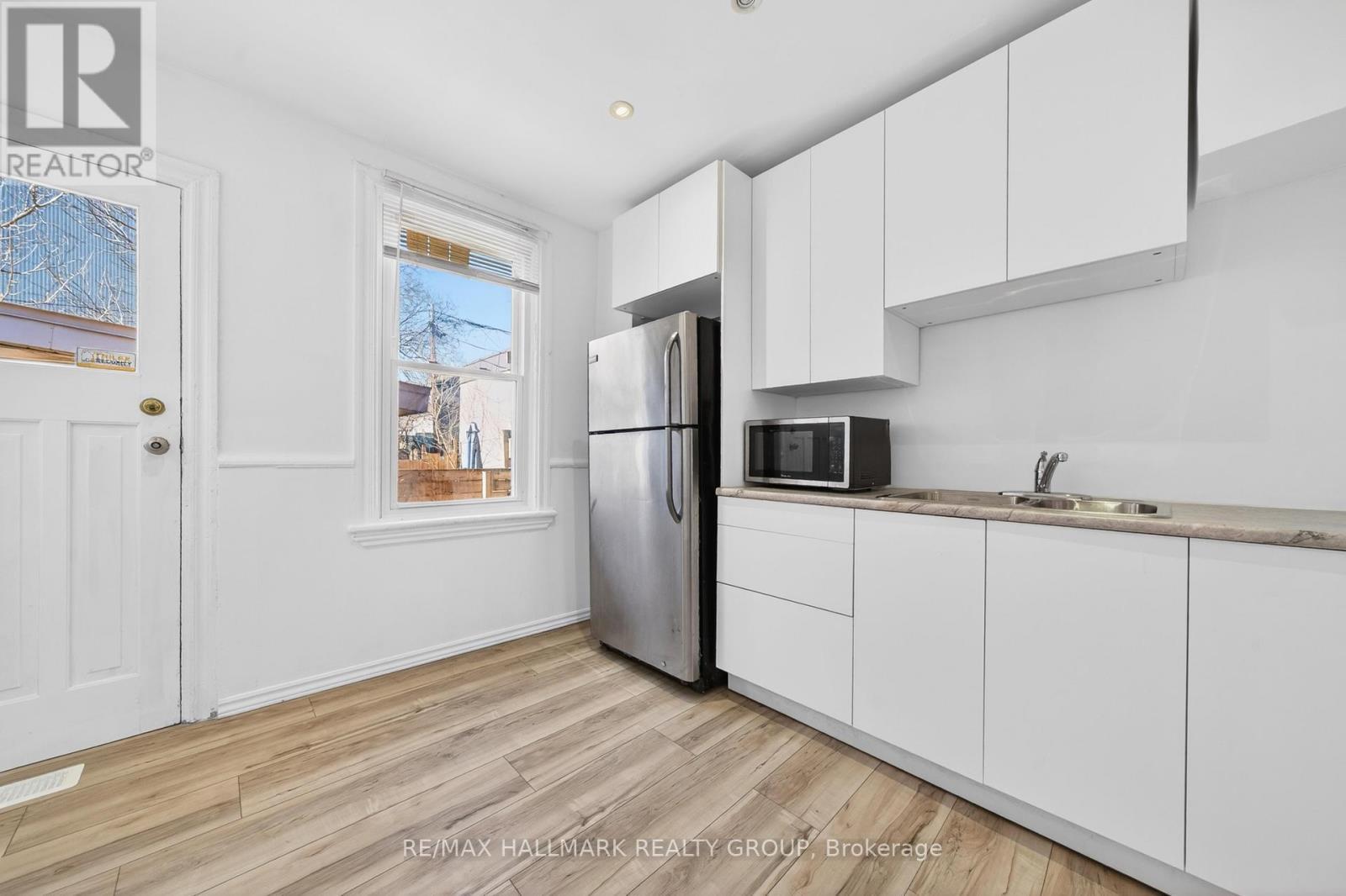 423 Arlington Avenue, Ottawa, ON - Indoor Photo Showing Kitchen With Double Sink