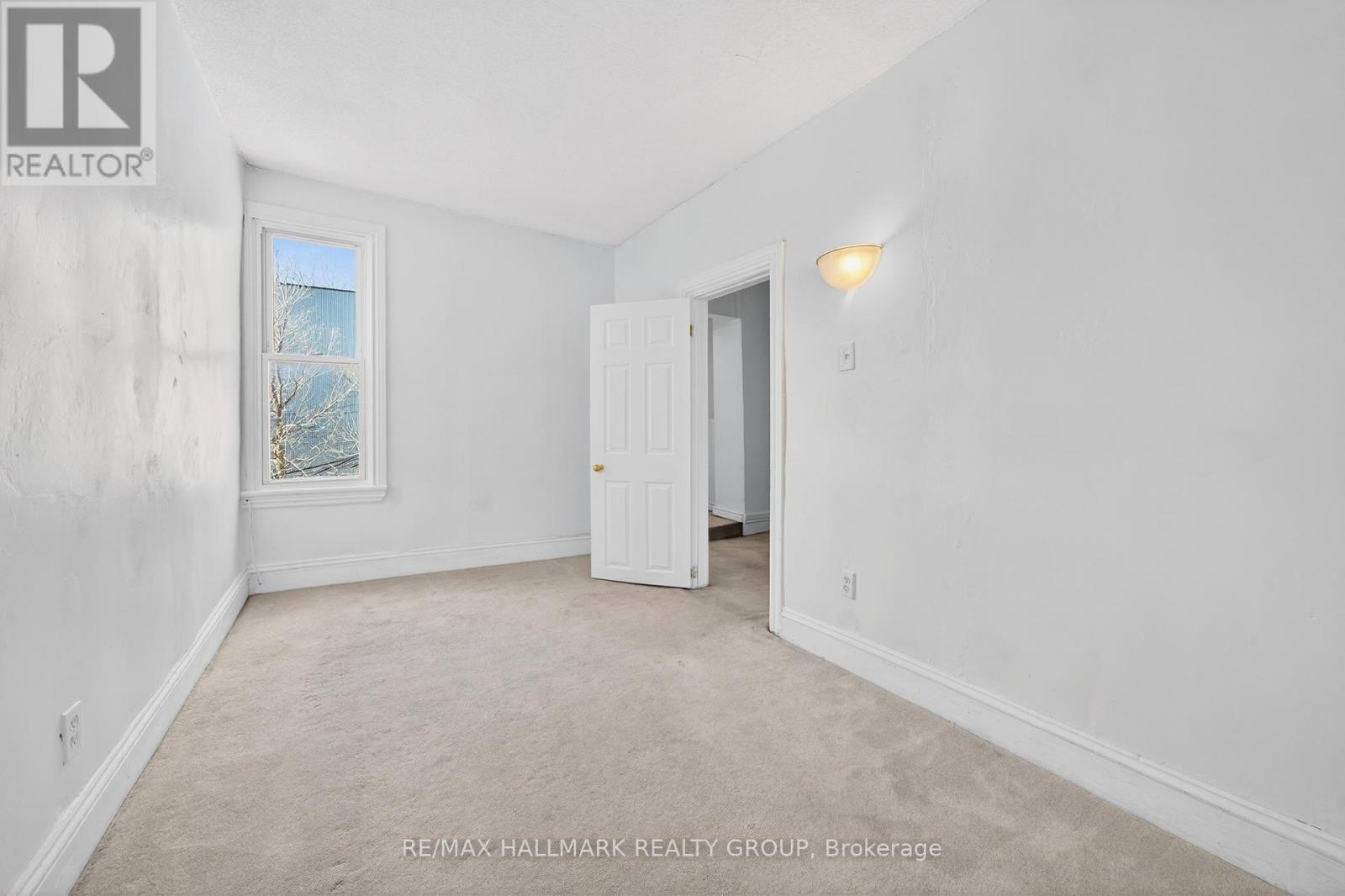 423 Arlington Avenue, Ottawa, ON - Indoor Photo Showing Other Room