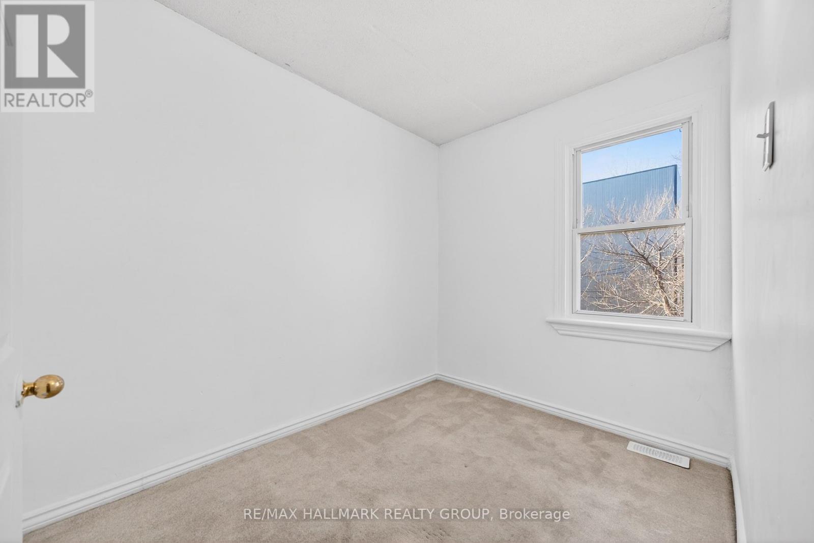 423 Arlington Avenue, Ottawa, ON - Indoor Photo Showing Other Room
