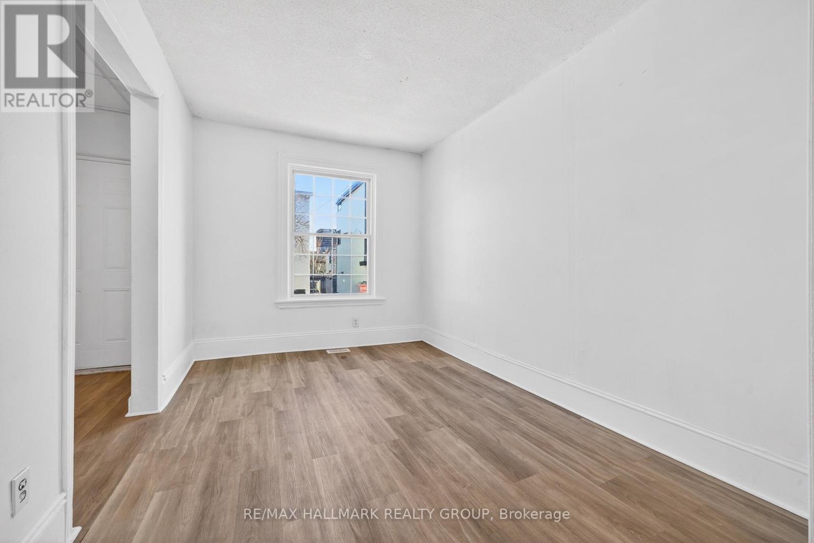 423 Arlington Avenue, Ottawa, ON - Indoor Photo Showing Other Room