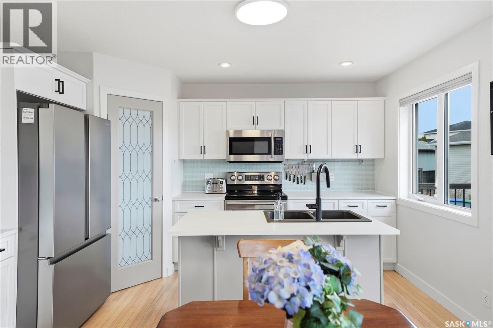 402 Crystal Bay, Warman, SK - Indoor Photo Showing Kitchen With Stainless Steel Kitchen With Double Sink