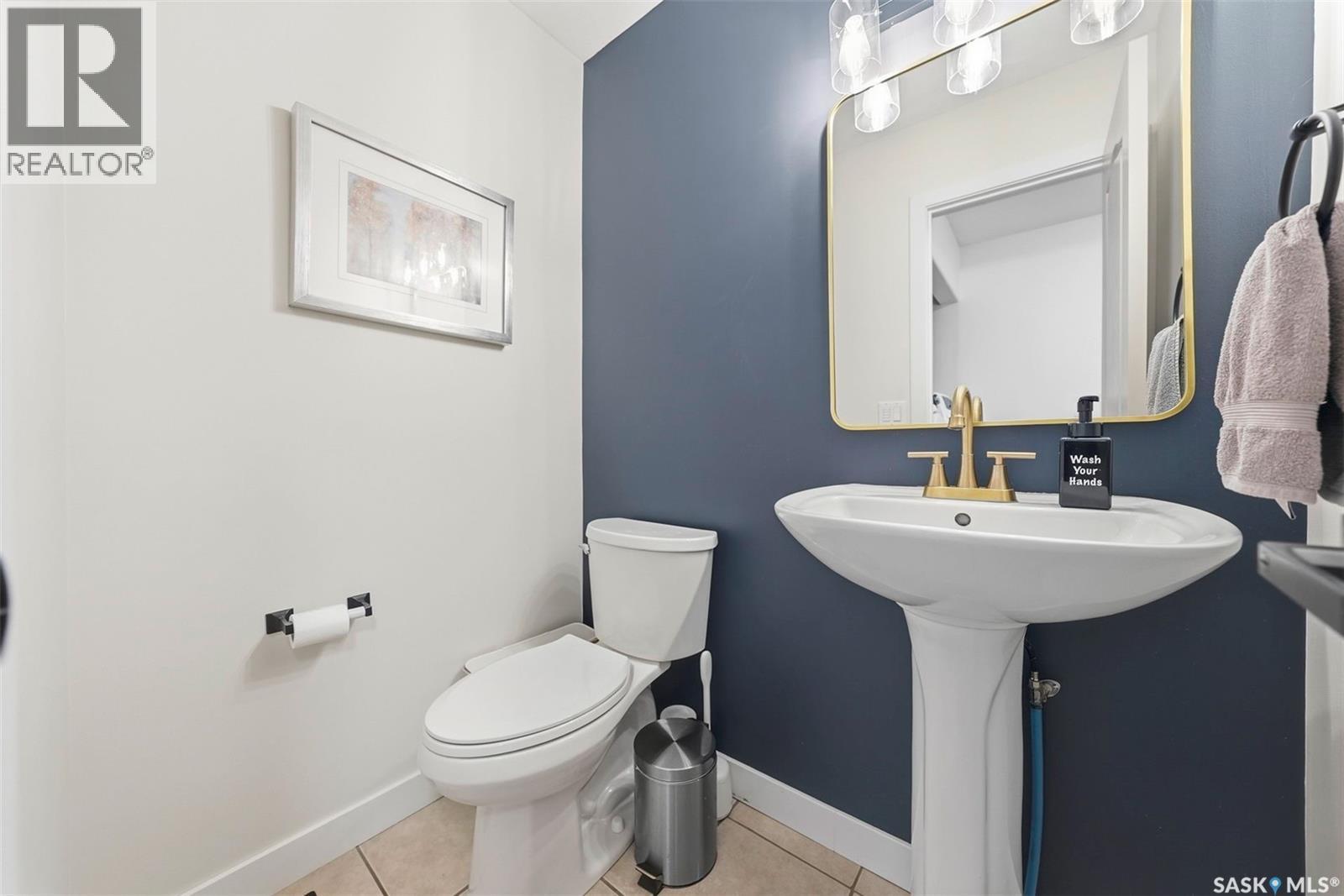 402 Crystal Bay, Warman, SK - Indoor Photo Showing Bathroom