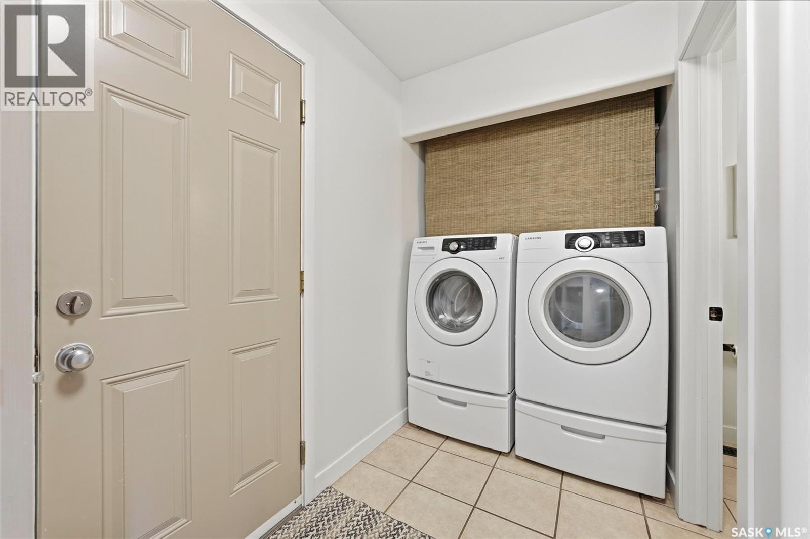402 Crystal Bay, Warman, SK - Indoor Photo Showing Laundry Room