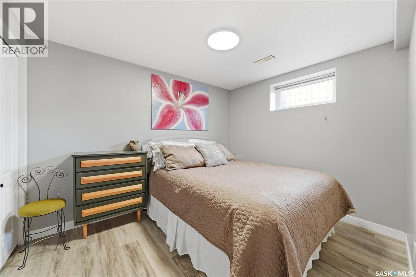 402 Crystal Bay, Warman, SK - Indoor Photo Showing Bedroom