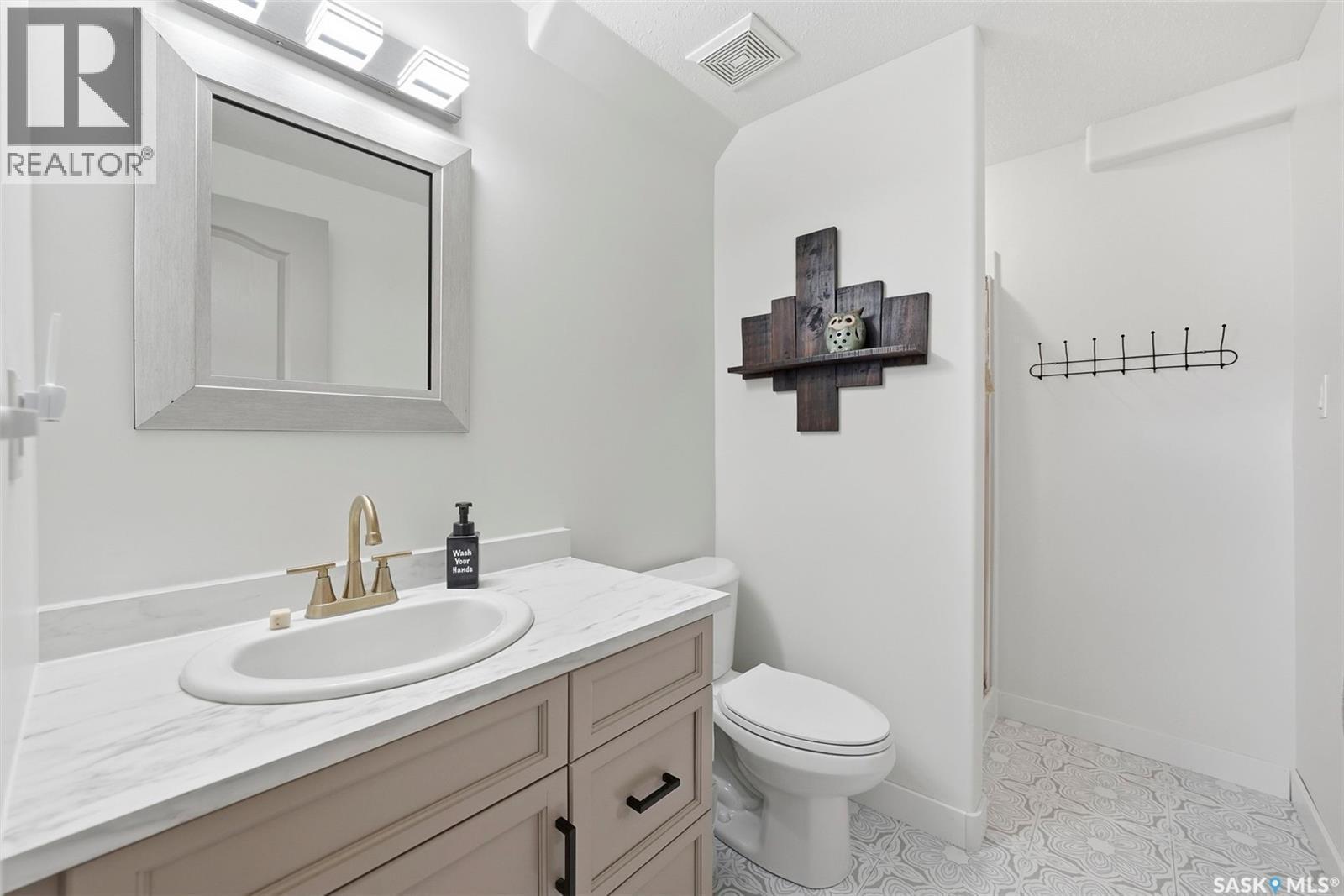 402 Crystal Bay, Warman, SK - Indoor Photo Showing Bathroom