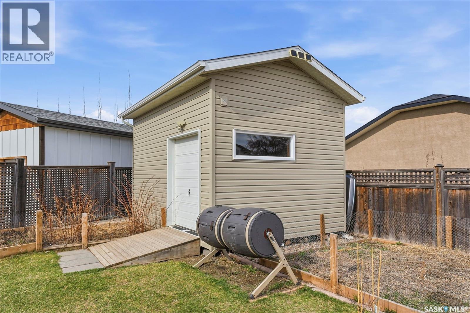 402 Crystal Bay, Warman, SK - Outdoor With Exterior