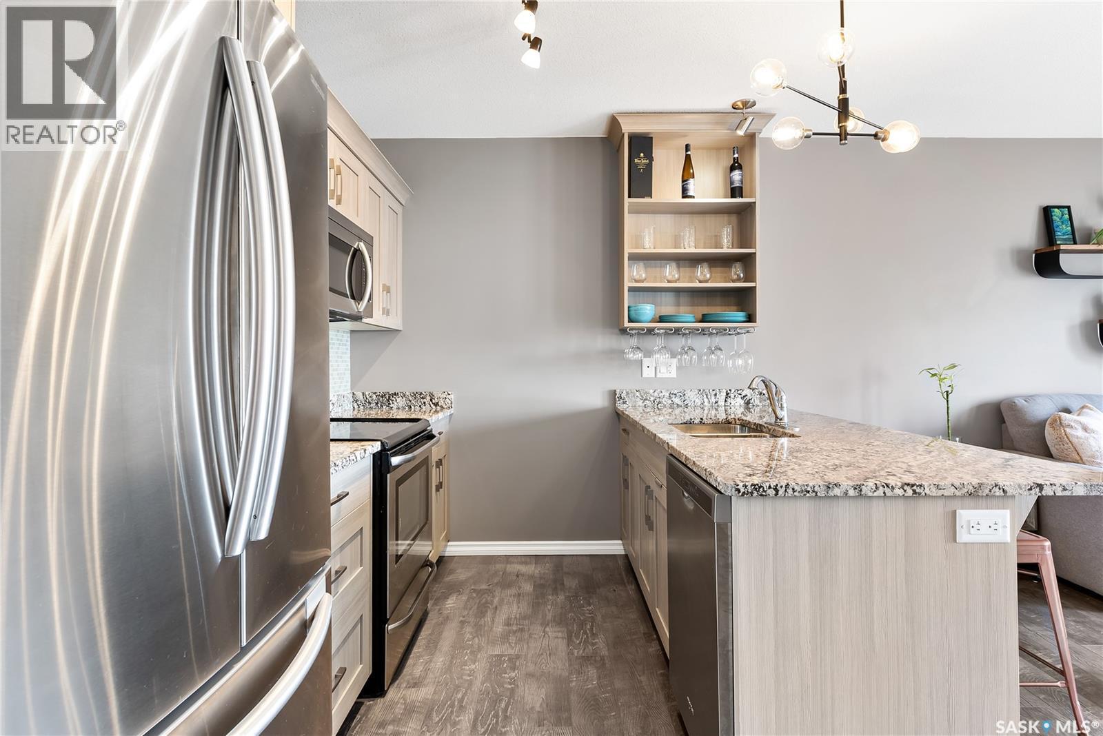 311 1715 Badham Boulevard, Regina, SK - Indoor Photo Showing Kitchen With Upgraded Kitchen