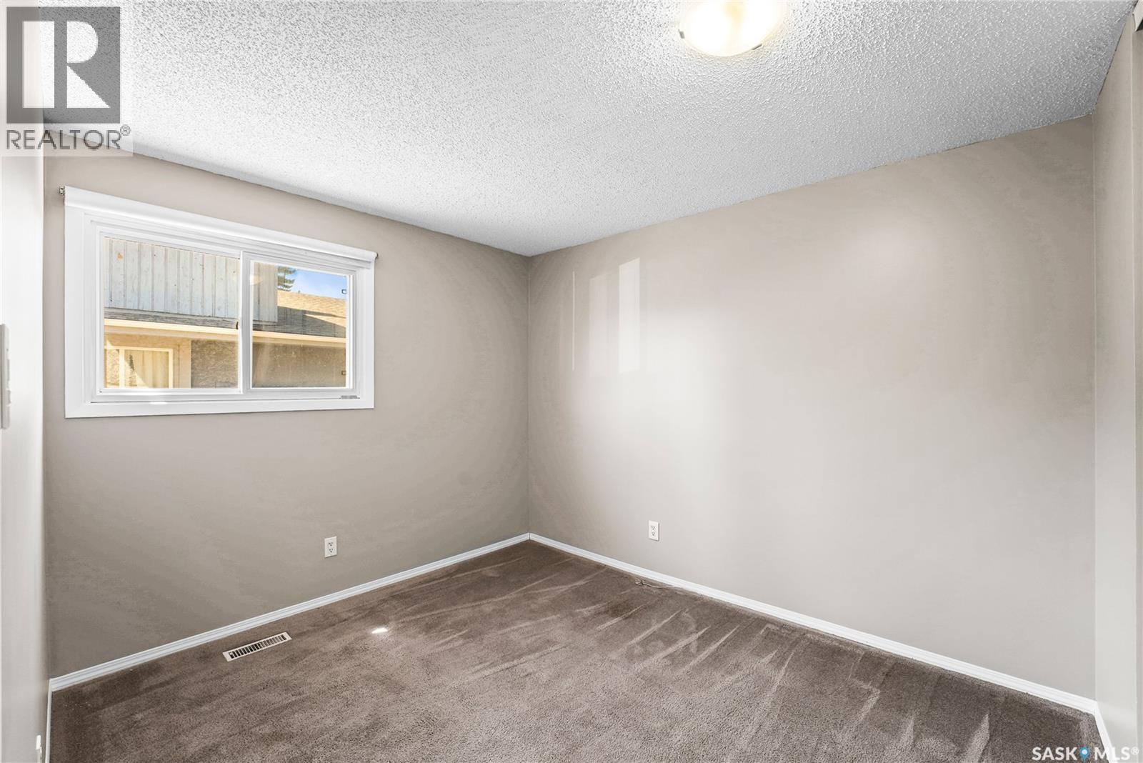 383 Fines Drive, Regina, SK - Indoor Photo Showing Other Room