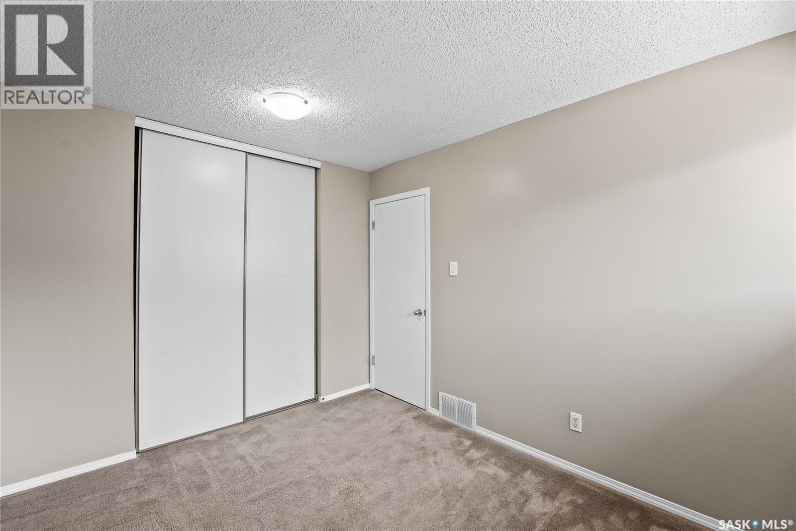 383 Fines Drive, Regina, SK - Indoor Photo Showing Other Room