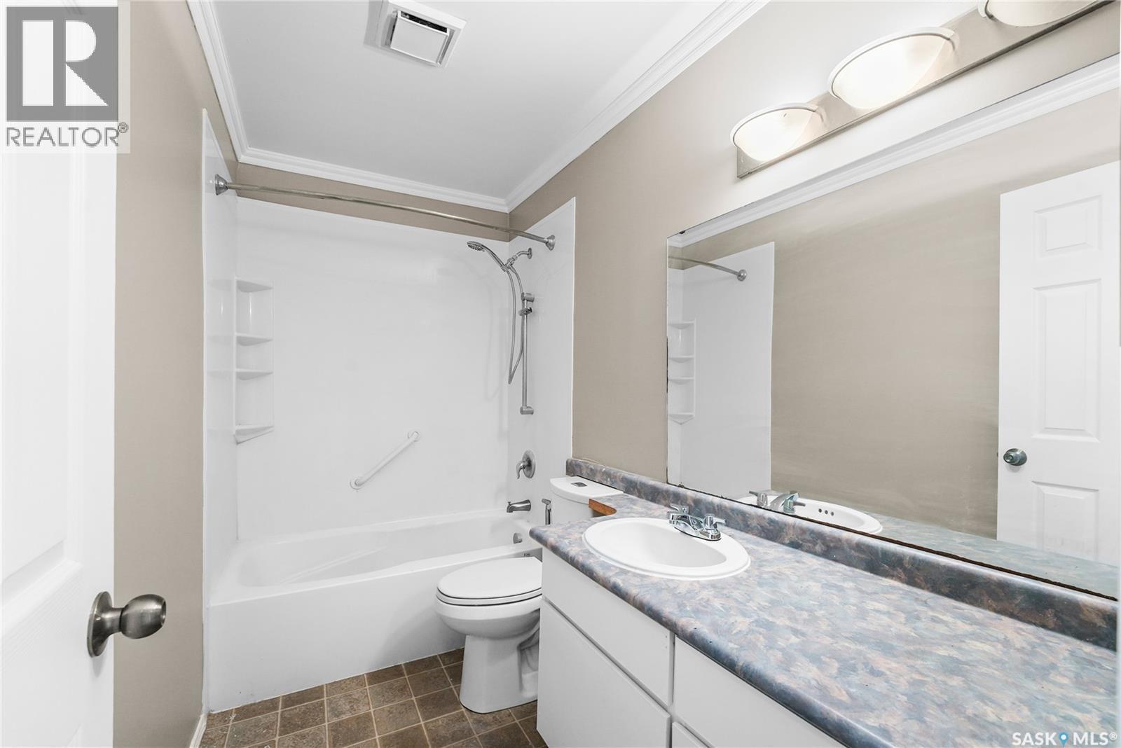 383 Fines Drive, Regina, SK - Indoor Photo Showing Bathroom