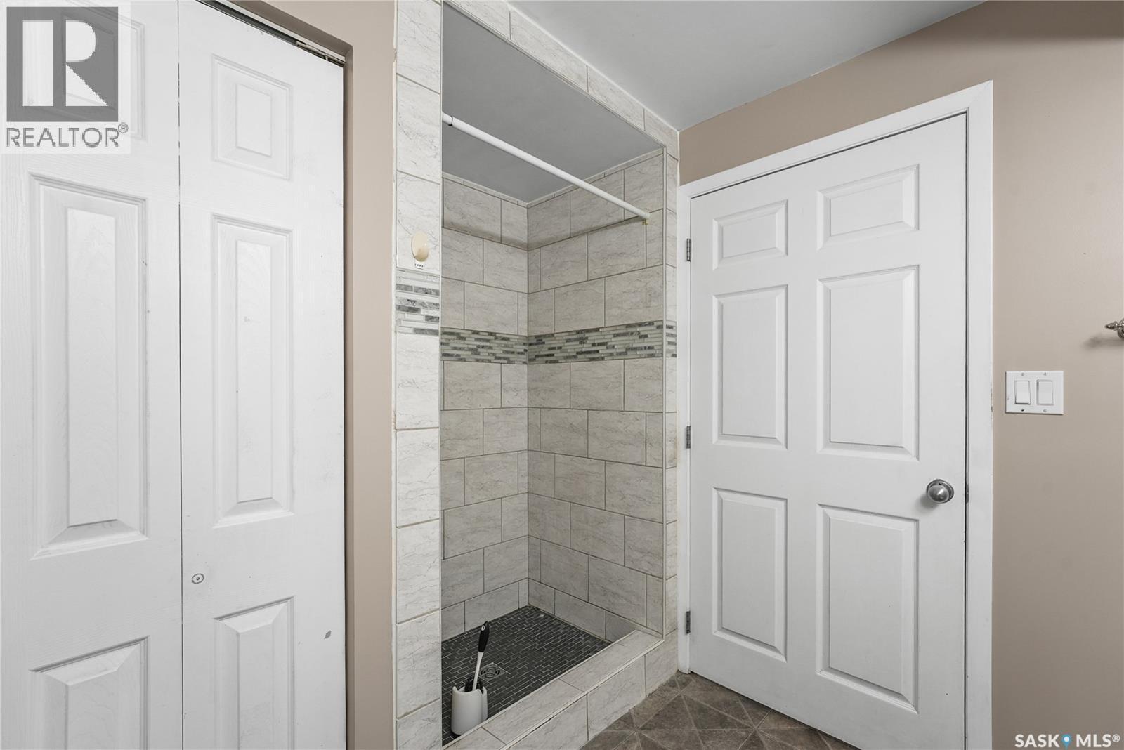 383 Fines Drive, Regina, SK - Indoor Photo Showing Bathroom