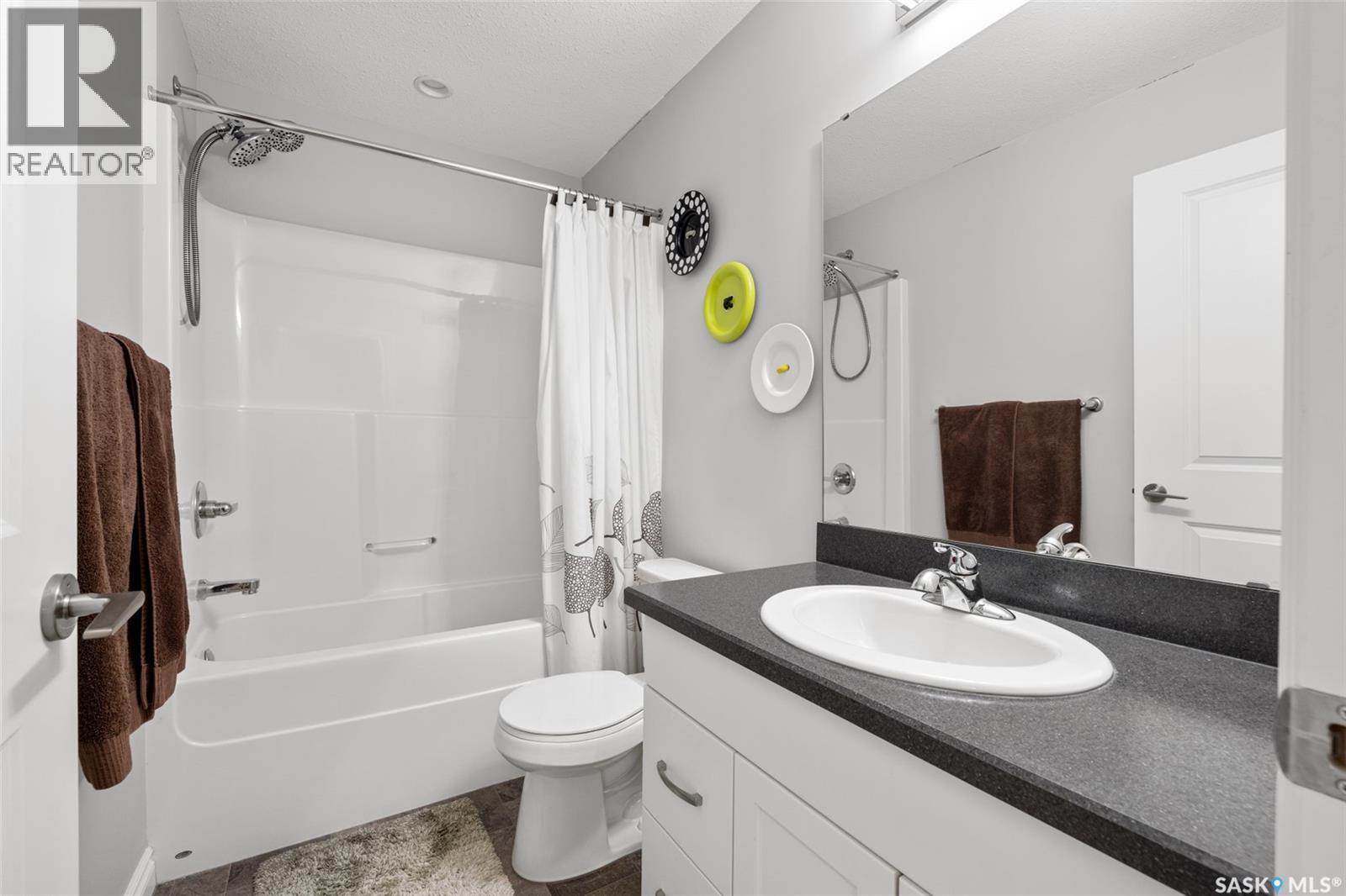 145 Plains Circle, Pilot Butte, SK - Indoor Photo Showing Bathroom