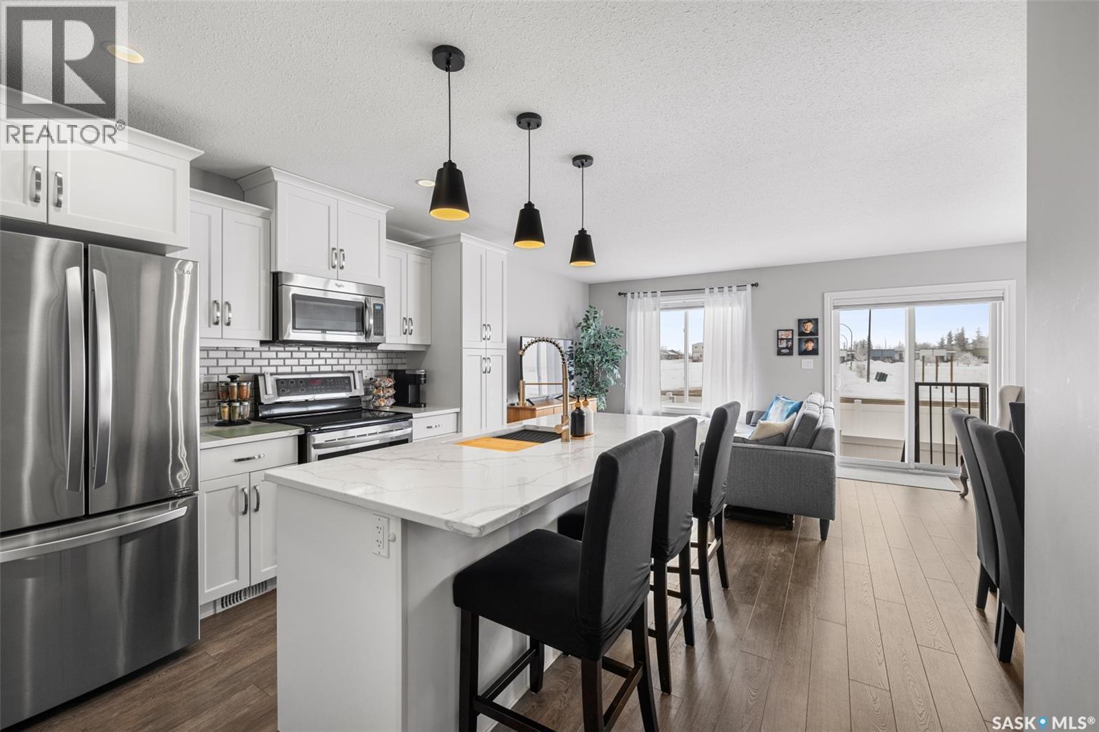 145 Plains Circle, Pilot Butte, SK - Indoor Photo Showing Kitchen With Upgraded Kitchen