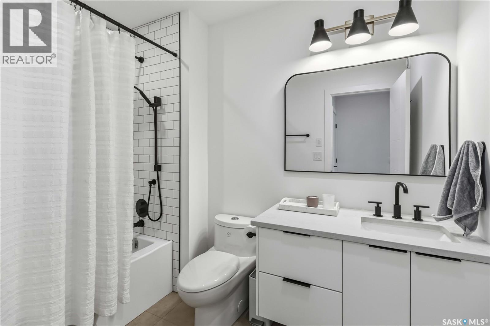 1405 12Th Street E, Saskatoon, SK - Indoor Photo Showing Bathroom