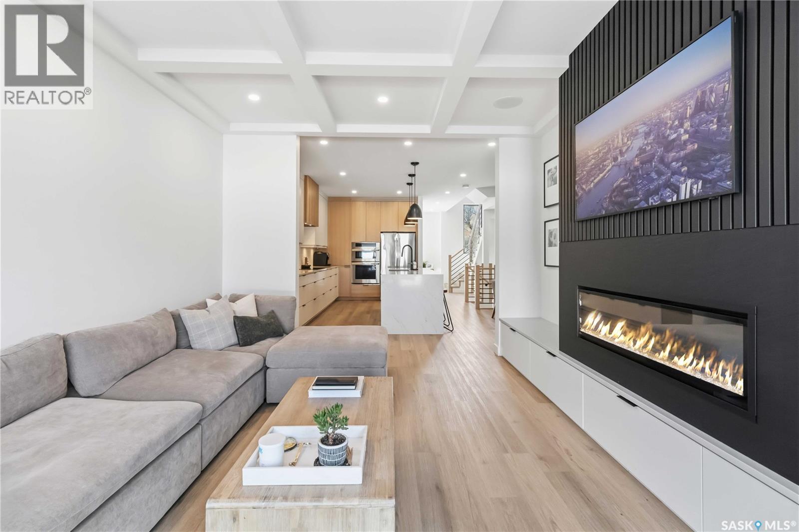 1405 12Th Street E, Saskatoon, SK - Indoor Photo Showing Living Room With Fireplace