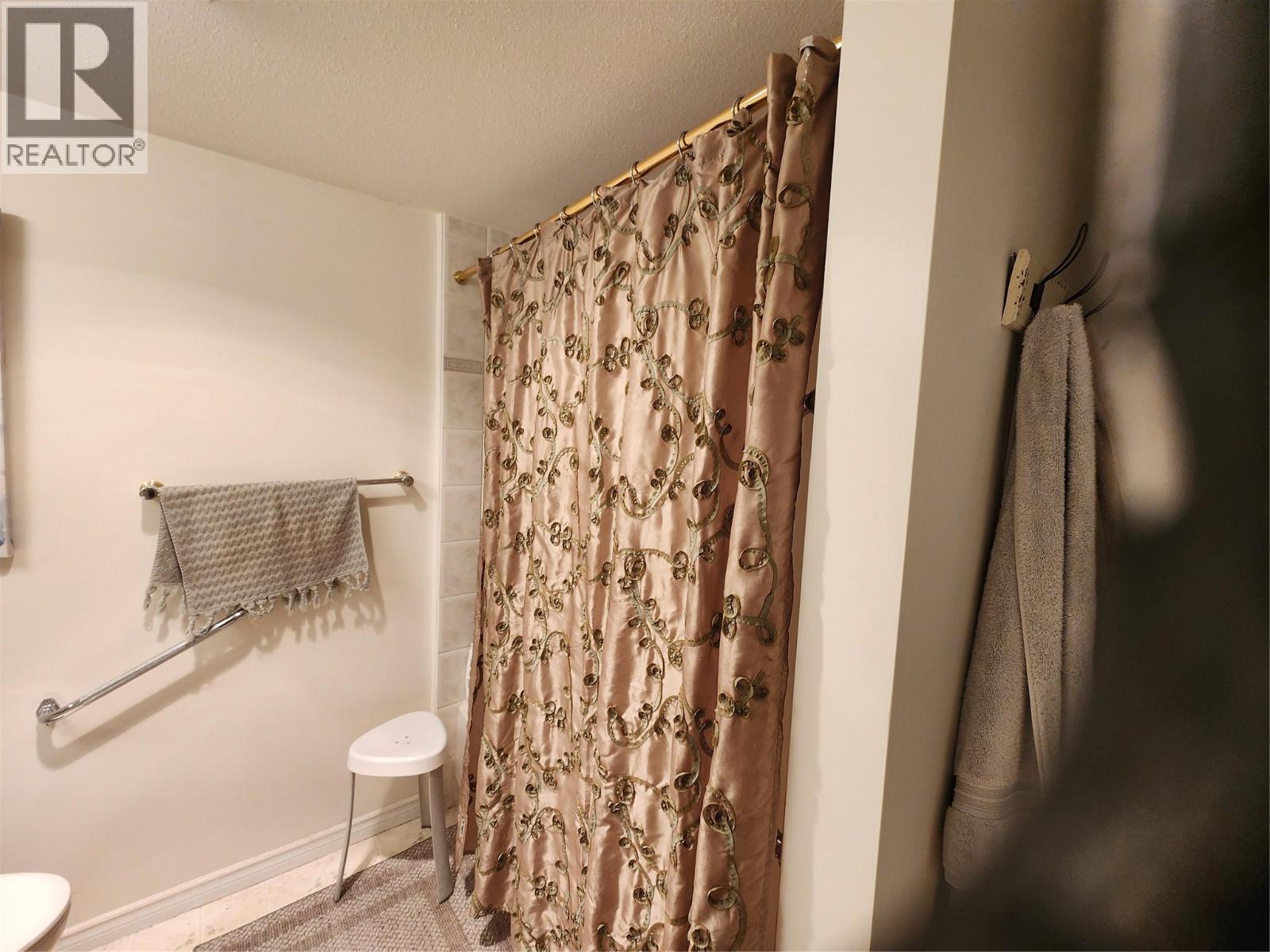 3220 Centennial Drive Unit# 201, Vernon, BC - Indoor Photo Showing Bathroom