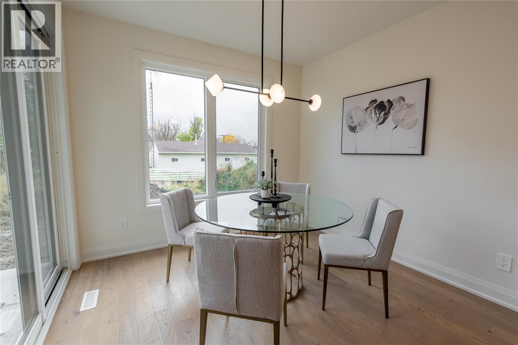 103 Sutherland Drive, St Clair, ON - Indoor Photo Showing Dining Room