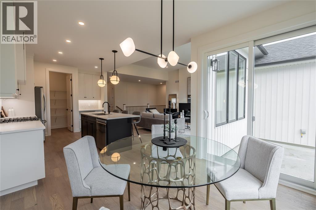 103 Sutherland Drive, St Clair, ON - Indoor Photo Showing Dining Room