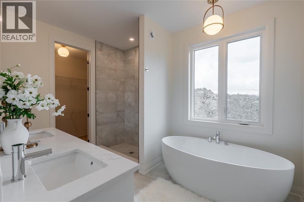 103 Sutherland Drive, St Clair, ON - Indoor Photo Showing Bathroom