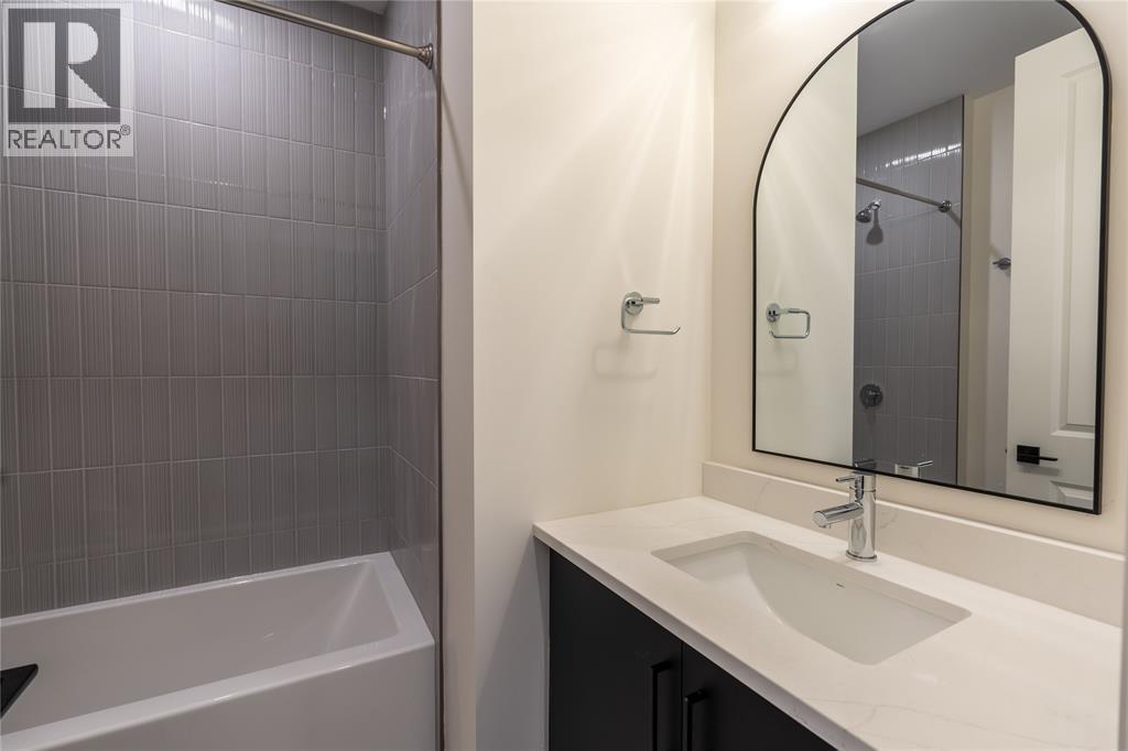 103 Sutherland Drive, St Clair, ON - Indoor Photo Showing Bathroom