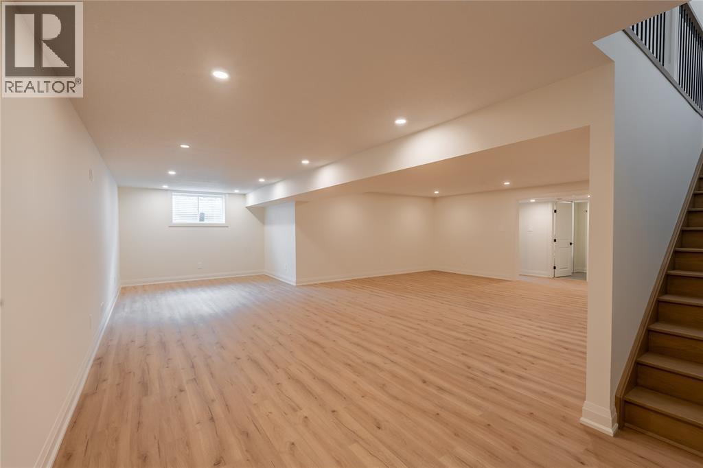 103 Sutherland Drive, St Clair, ON - Indoor Photo Showing Other Room