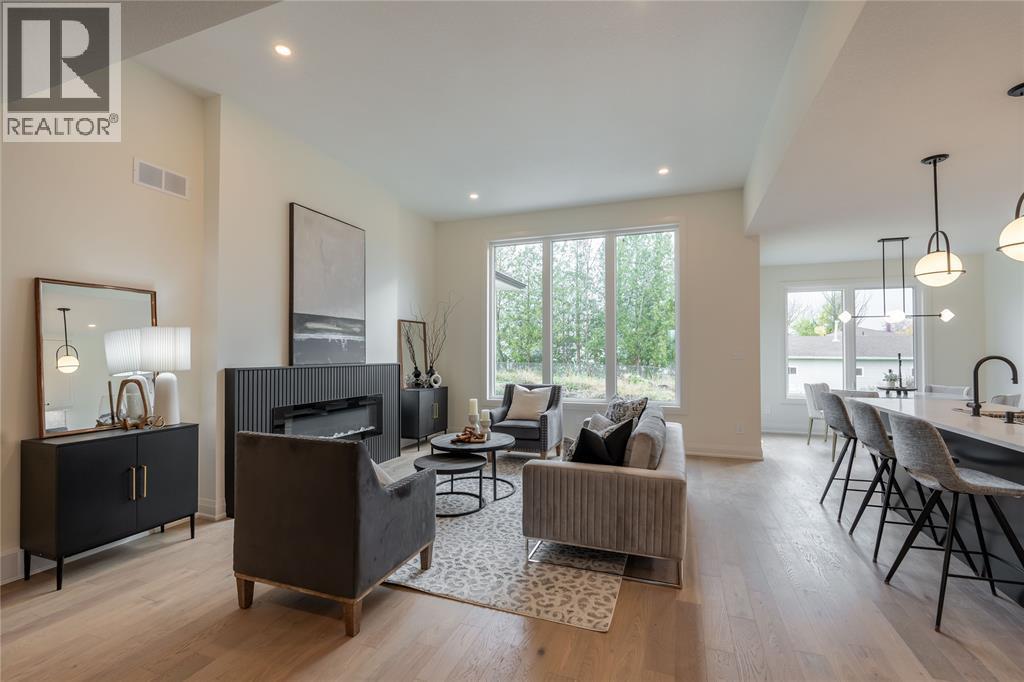 103 Sutherland Drive, St Clair, ON - Indoor Photo Showing Other Room