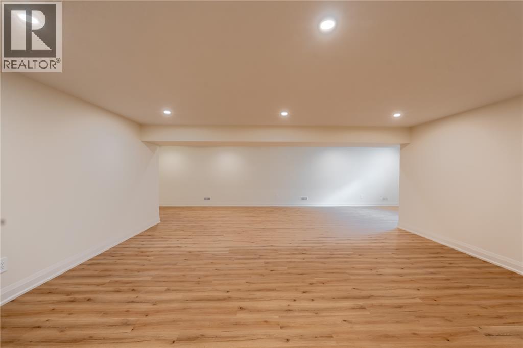 103 Sutherland Drive, St Clair, ON - Indoor Photo Showing Other Room