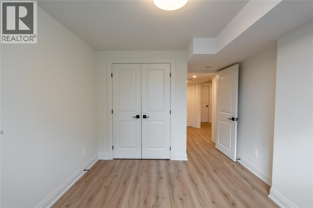 103 Sutherland Drive, St Clair, ON - Indoor Photo Showing Other Room