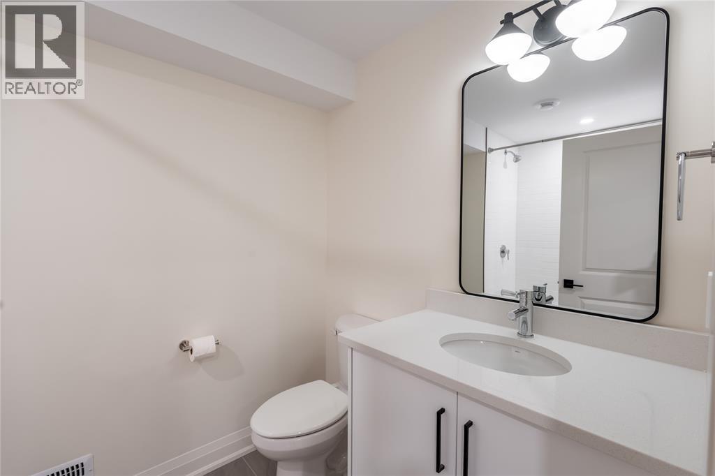 103 Sutherland Drive, St Clair, ON - Indoor Photo Showing Bathroom