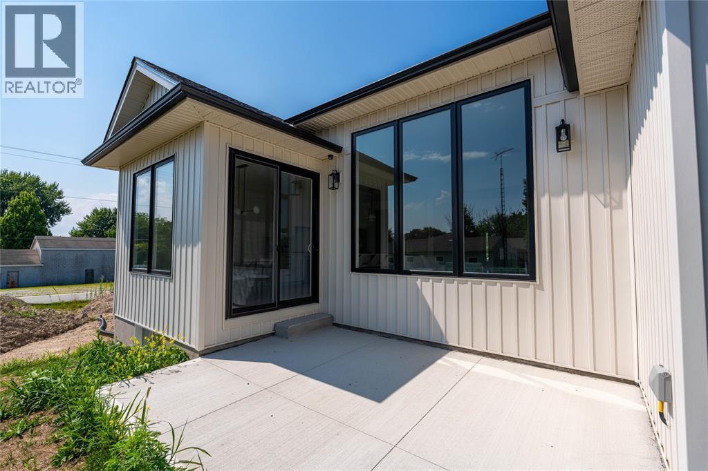 103 Sutherland Drive, St Clair, ON - Outdoor With Exterior