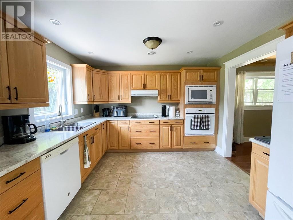 29 Sidney Lane, Mindemoya, ON - Indoor Photo Showing Kitchen