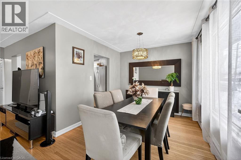 624 Upper Ottawa Street, Hamilton, ON - Indoor Photo Showing Dining Room