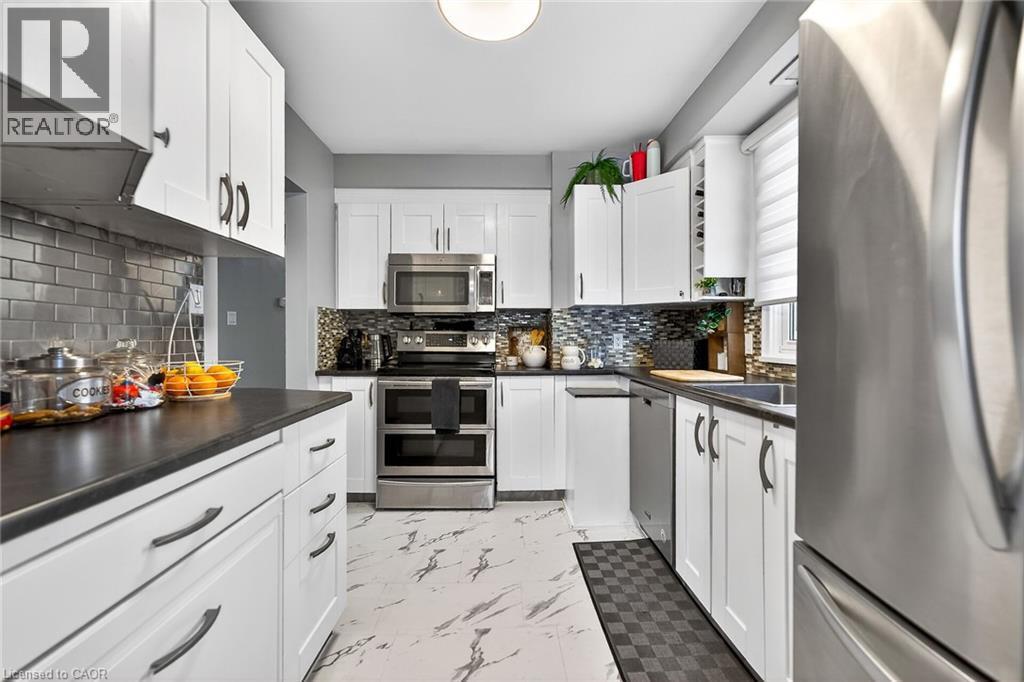 624 Upper Ottawa Street, Hamilton, ON - Indoor Photo Showing Kitchen With Upgraded Kitchen