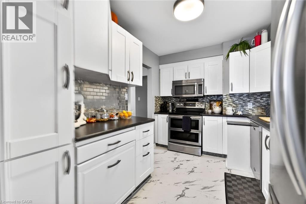 624 Upper Ottawa Street, Hamilton, ON - Indoor Photo Showing Kitchen With Upgraded Kitchen