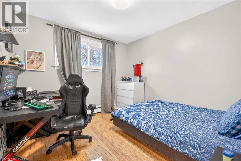 624 Upper Ottawa Street, Hamilton, ON - Indoor Photo Showing Bedroom