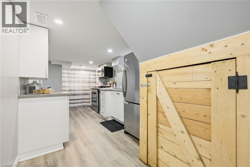 624 Upper Ottawa Street, Hamilton, ON - Indoor Photo Showing Kitchen