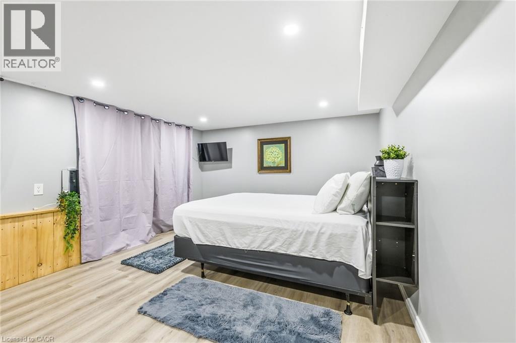 624 Upper Ottawa Street, Hamilton, ON - Indoor Photo Showing Bedroom
